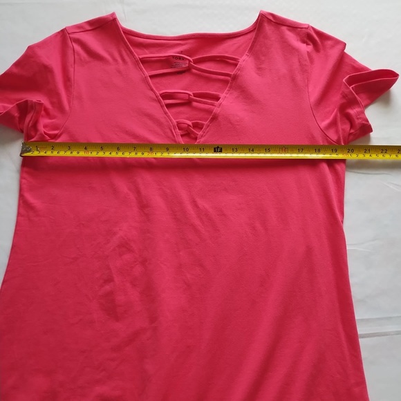 Torrid Women's Size  2 Teaberry Red Pink V-Neck T-Shirt Tee Crisscross Women’s - Picture 7 of 9